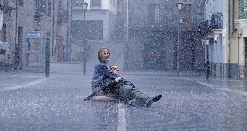El asesinato del Txato, un empresario exitoso en un pueblo vasco, sirve de punto de partida para narrar las muchas aristas del conflicto.