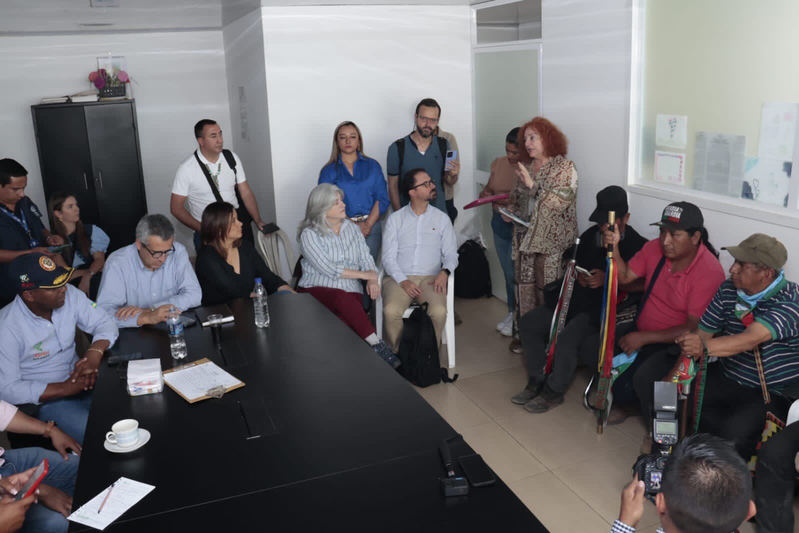 El Gobierno Nacional está reunido con las comunidades indígenas para atender sus peticiones.