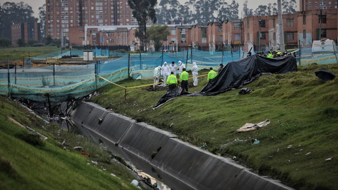 Las autoridades buscan los restos de un cuerpo que habrían sido enterrados en un sector entre los barrios Tintal y Patio Bonito.