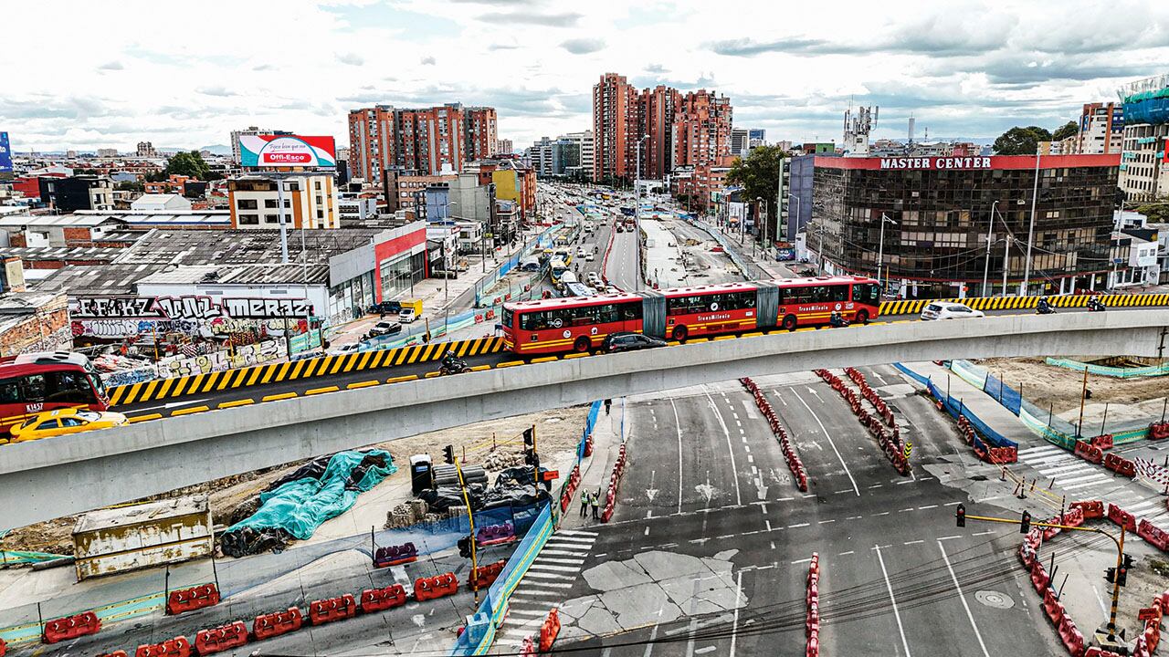 En la actual administración de Bogotá se han entregado 21 obras completas y 15 hitos parciales, con una inversión que supera los 3,9 billones de pesos en el periodo 2024-2025. 