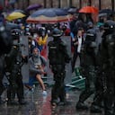 Enfrentamiento entre el Esmad y manifestantes en la plaza de Bolivar