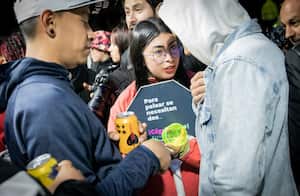 Según la Secretaría de Seguridad, En lo corrido de este año, este grupo especializado, integrado por gestores y dinamizadores de la Secretaría, ha desactivado 559 riñas protegiendo a más de 1.600 personas.