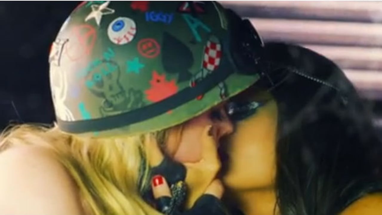 En menos de dos días el nuevo video de Avril Lavigne está cerca de tres millones de visitas.