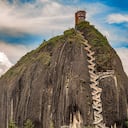 La Roca El Peñol cerca de la ciudad de Guatape, Antioquia en Colombia.