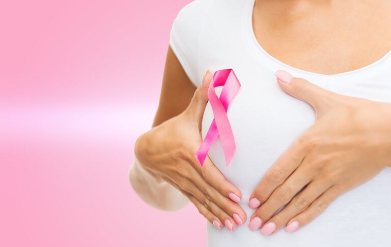 Es importante que mujeres y hombres conozcan el tipo de tejido mamario de los senos. ©Ingimage