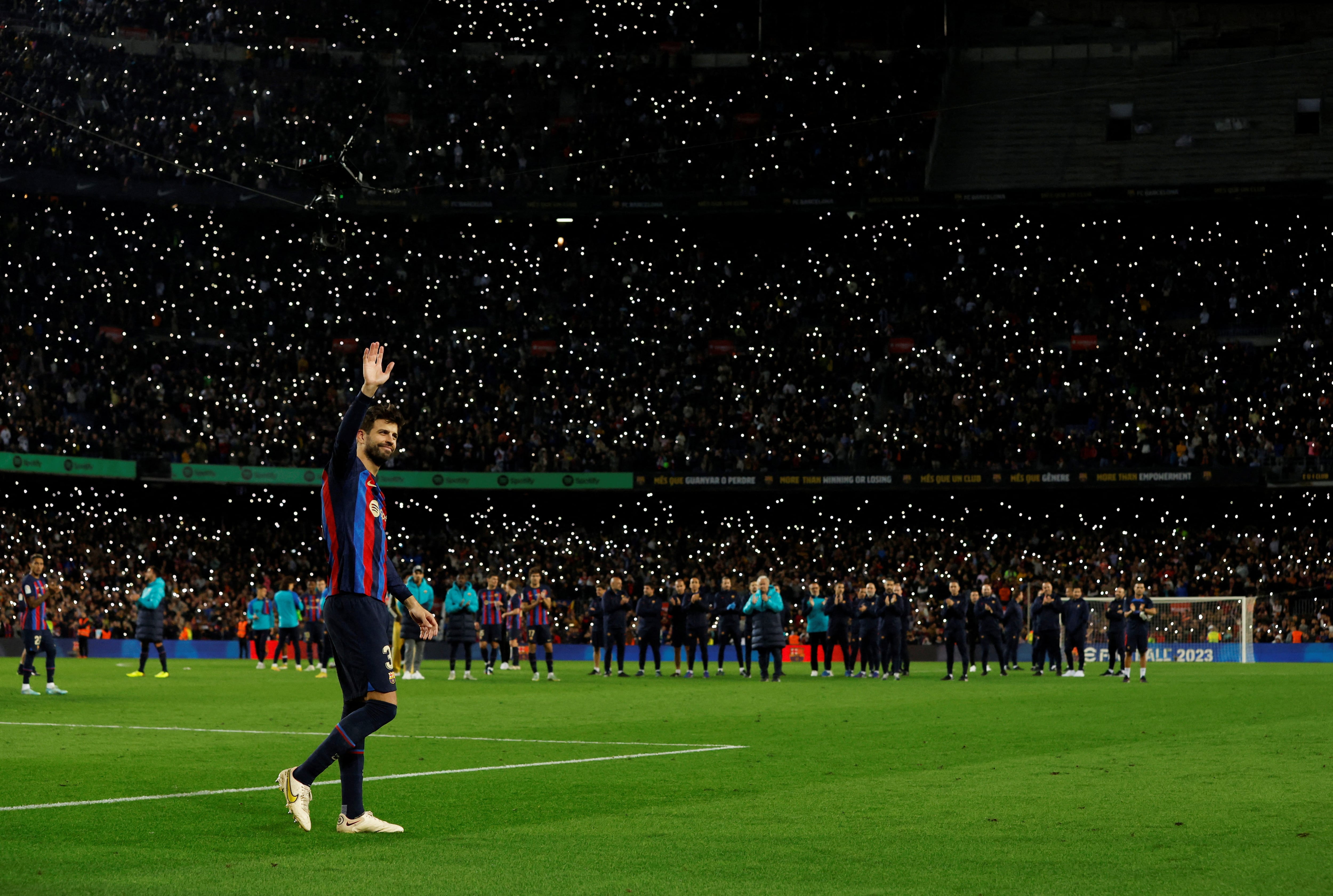 Soccer Football - LaLiga - FC Barcelona v Almeria - Camp Nou, Barcelona, Spain - November 5, 2022 FC Barcelona's Gerard Pique waves to fans after playing his last home game for FC Barcelona REUTERS/Albert Gea     TPX IMAGES OF THE DAY