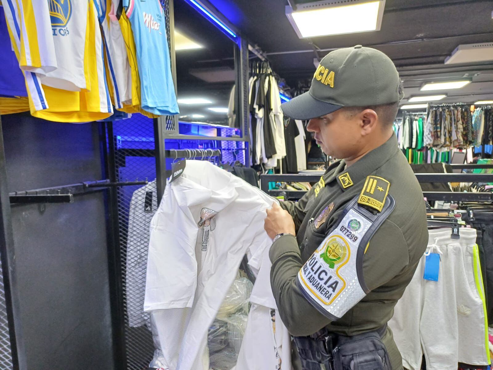 Incautación de mercancía de contrabando en Cali