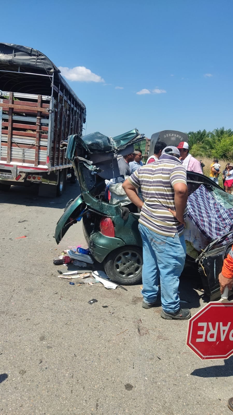 El conductor habría perdido el control, al parecer, por esquivar un hueco de la vía.