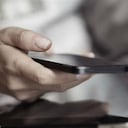 Los fabricantes de celulares cambiaron el modelo de las tarjetas Sim a la fuerza.