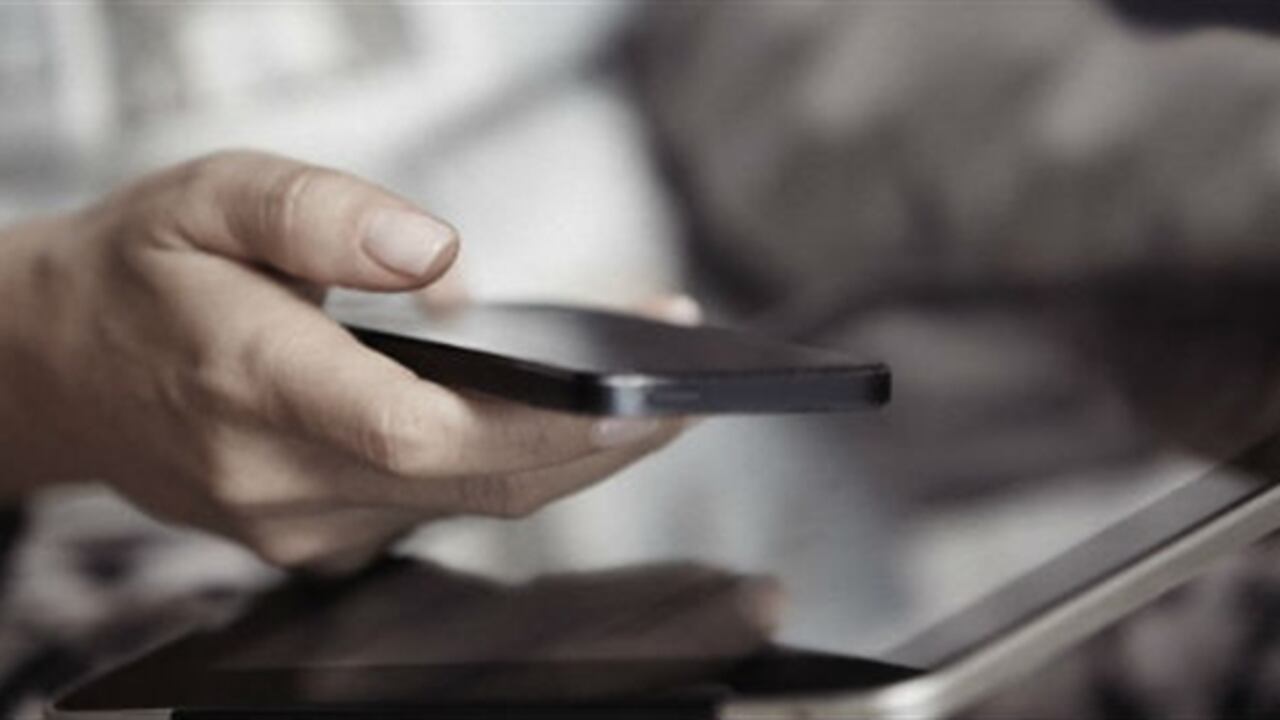 Los fabricantes de celulares cambiaron el modelo de las tarjetas Sim a la fuerza.