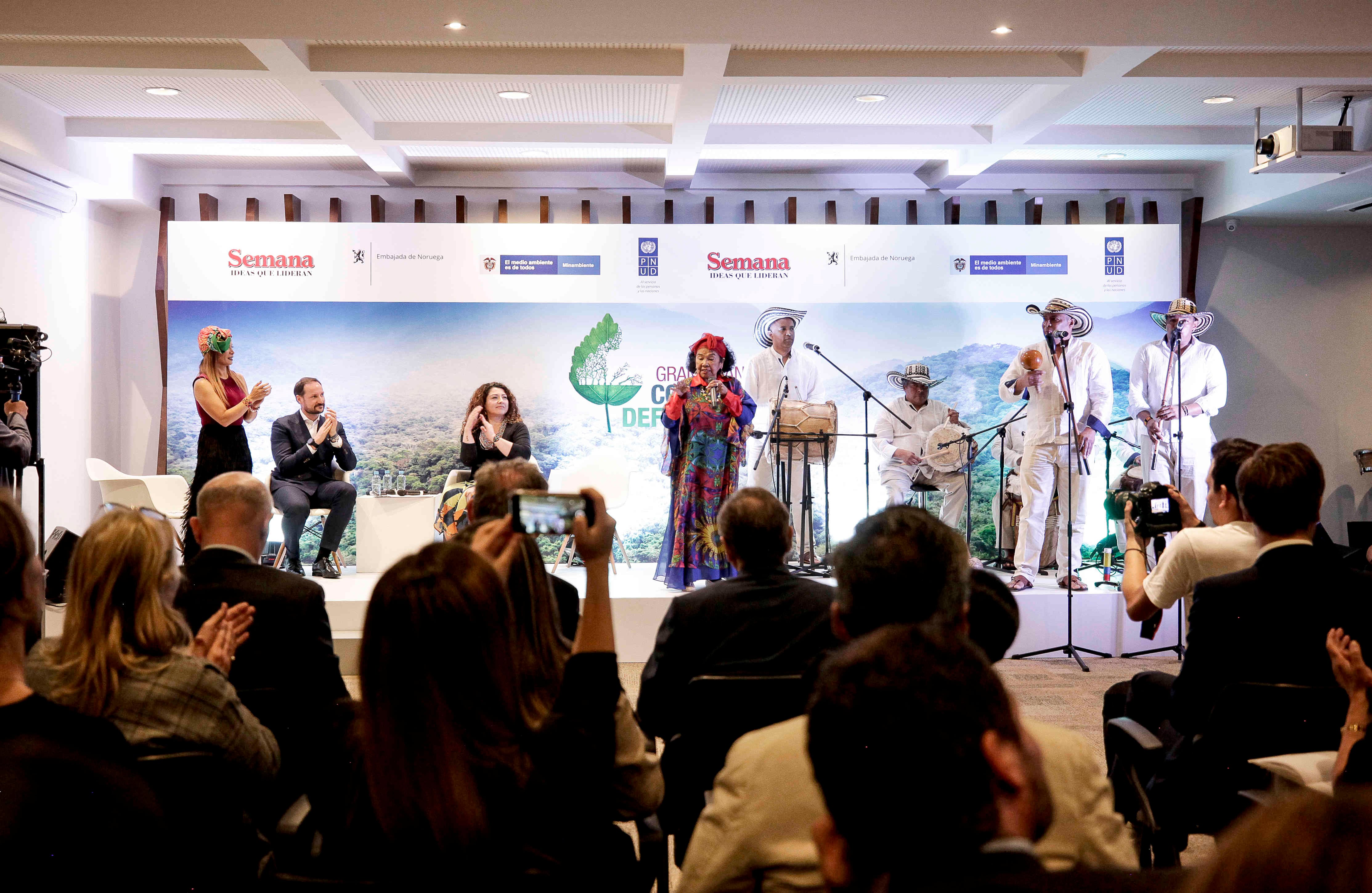 “Los que hacemos música ancestral le tenemos mucho respeto a la naturaleza. Si no tuviéramos agua no existiríamos, si no tuviéramos bosque menos, porque los árboles llaman el agua”: Totó la Momposina. Foto: Diana Rey Melo