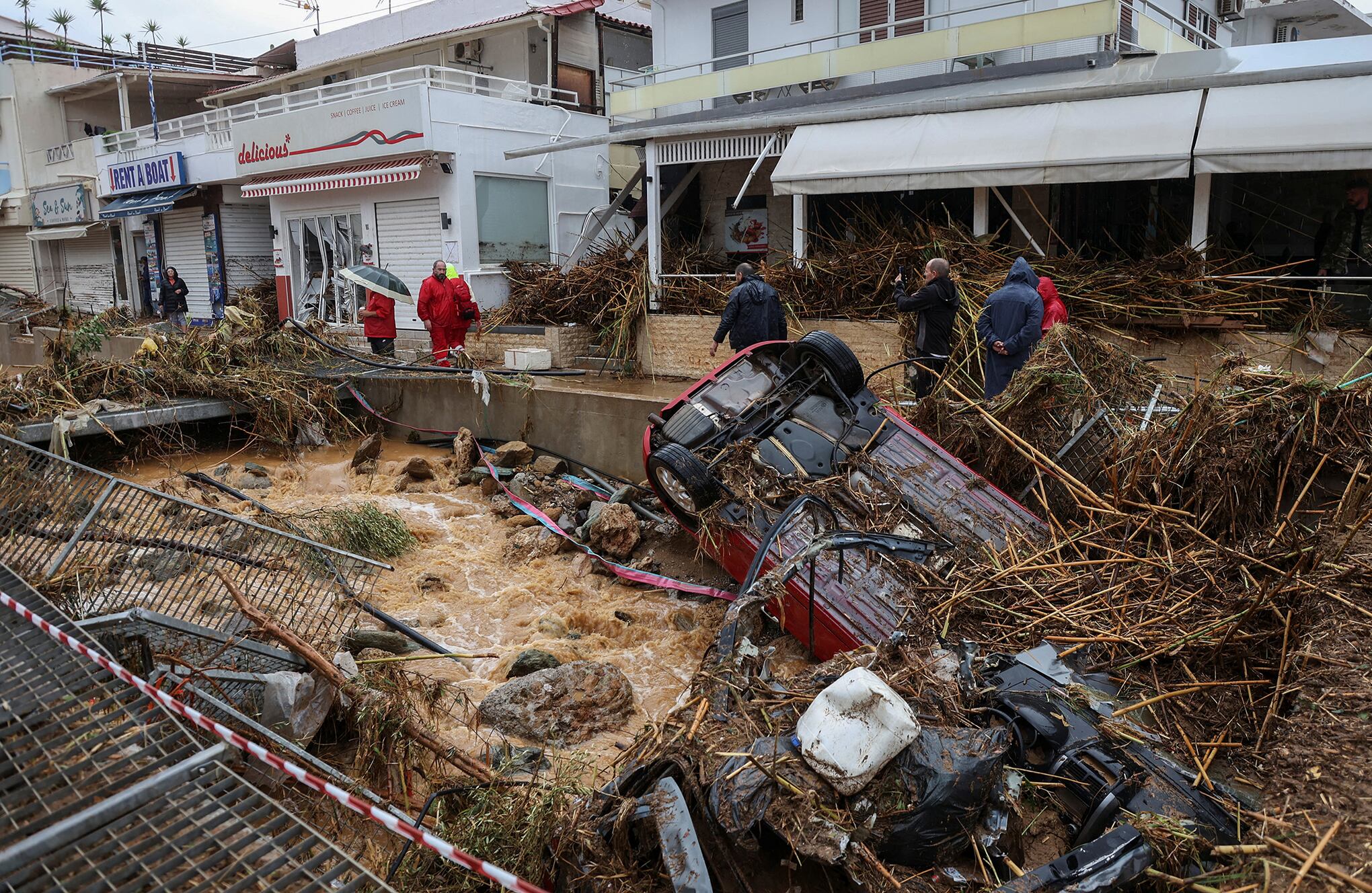 En imágenes : Inundaciones mortales en la isla griega de Creta