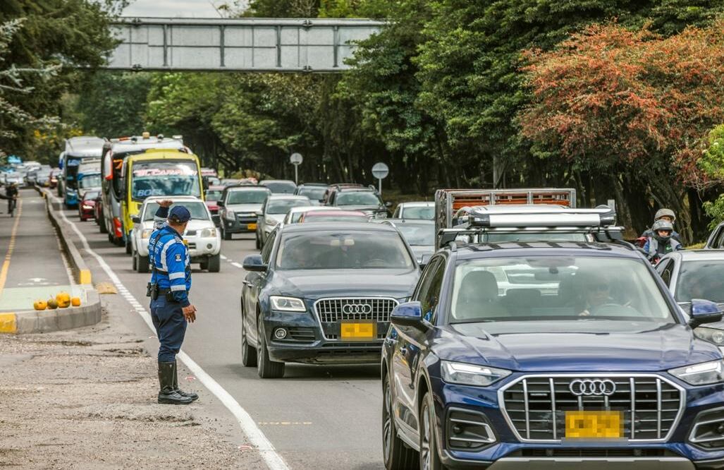 El éxodo de Semana Santa genera alto flujo en los principales corredores viales.