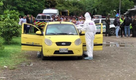 Taxista en Cali asesinó a su pareja sentimental y luego se suicidó: todo ocurrió al interior del vehículo.