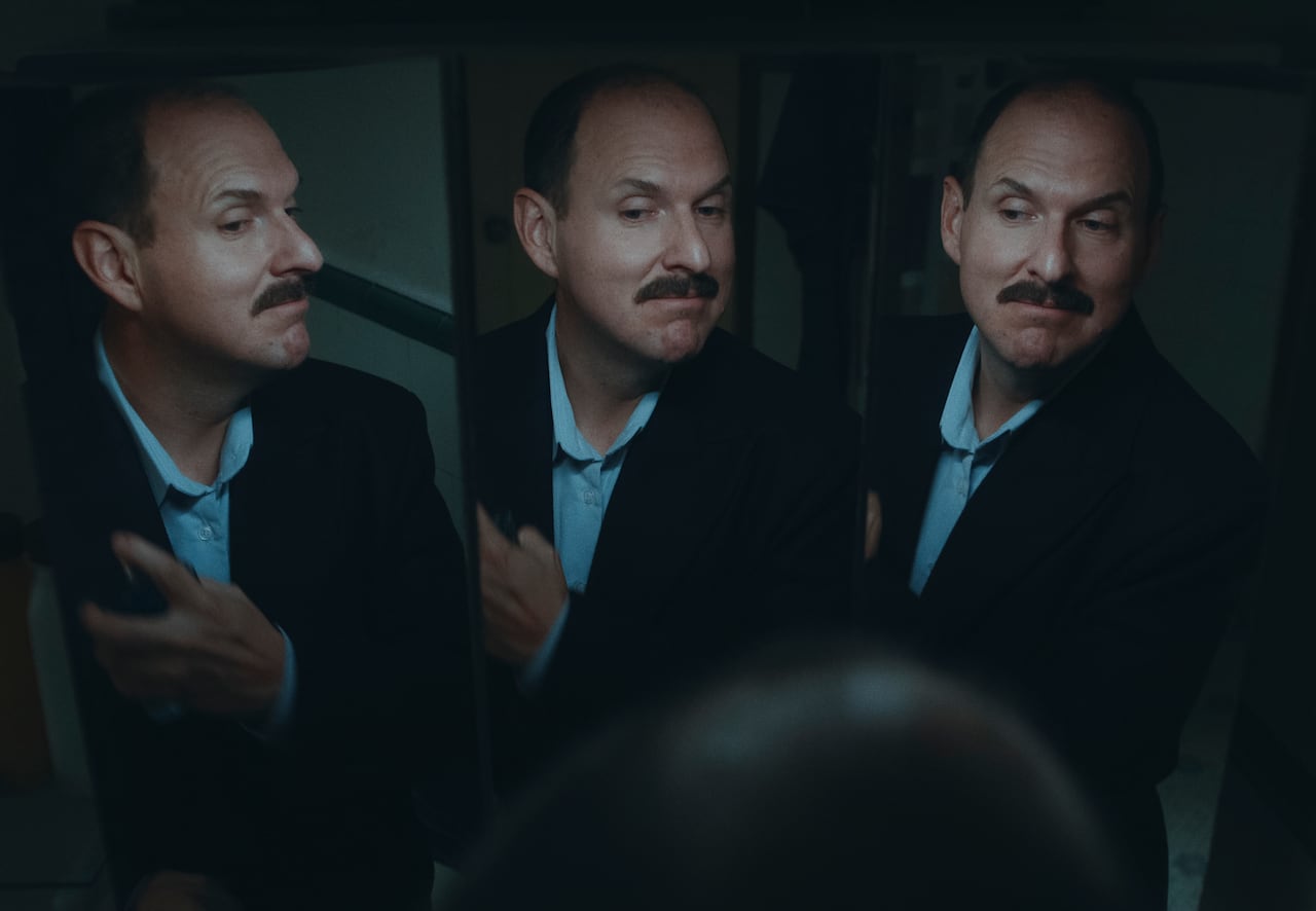 Andrés Parra es Jeremías Salgado en Estado de Fuga. Cr. Courtesy of Netflix / Netflix © 2025