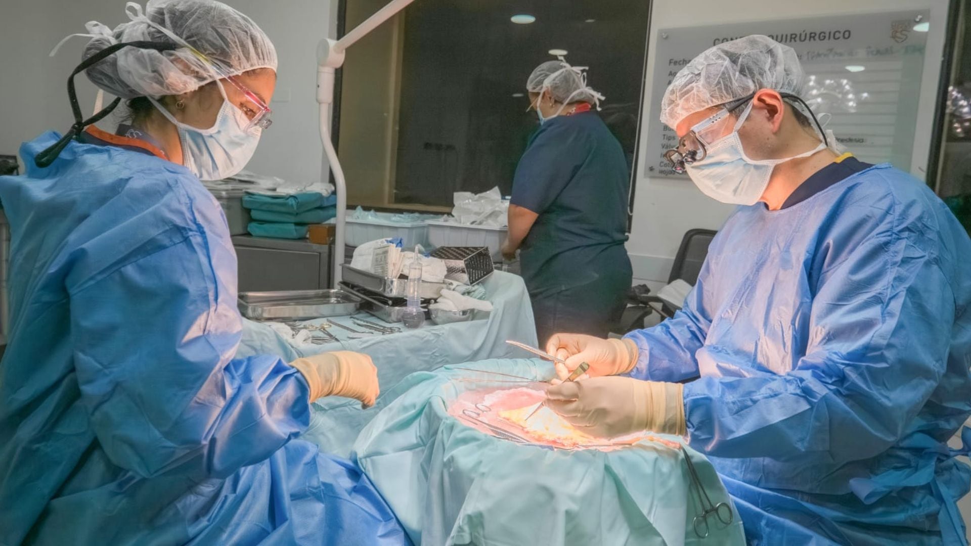 La Clínica Shaio realizó con éxito el primer trasplante renal asistido por tecnología robótica Da Vinci en Colombia.
