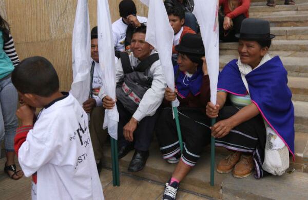 Diferentes grupos indígenas también participaron en la marcha por la paz. Fotografía: León Darío Peláez / SEMANA.