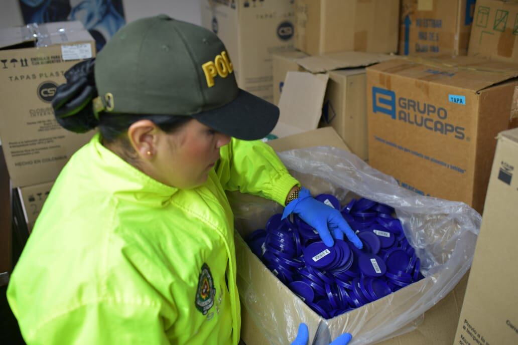 La  organización criminal falsificaba, alteraba, fabricaba y vendía ilegalmente medicamentos y productos cosméticos.