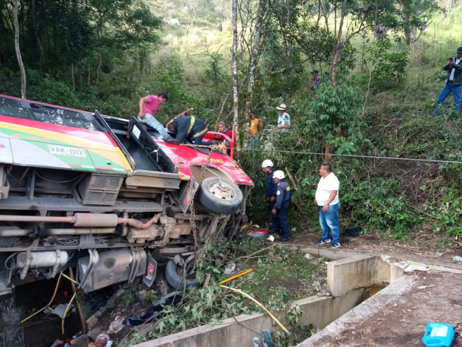 Este fue el bus que se fue a un barranco en el municipio de Bituima, en Cundinamarca.