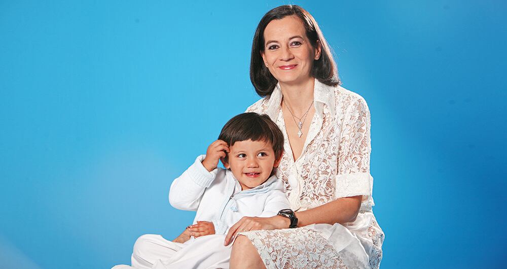 Clara Rojas junto a su hijo Emmanuel poco después de su reencuentro.