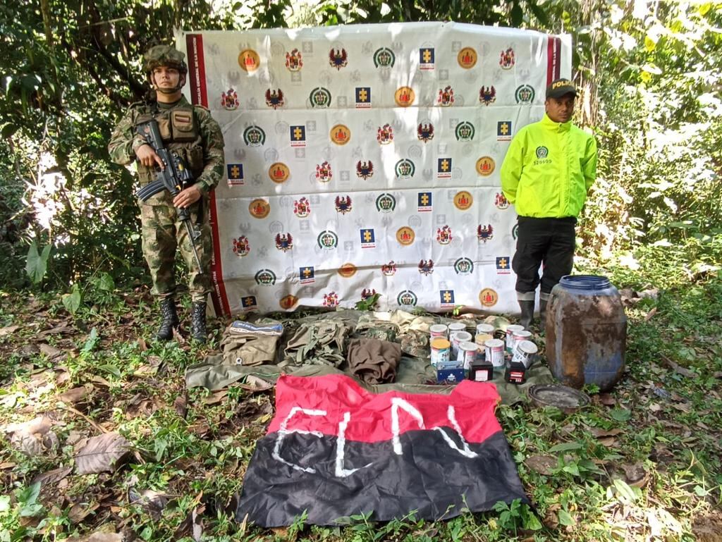Este es el material de guerra del ELN que entregaron los presuntos integrantes de esa facción que habrían decidido dejar las armas.