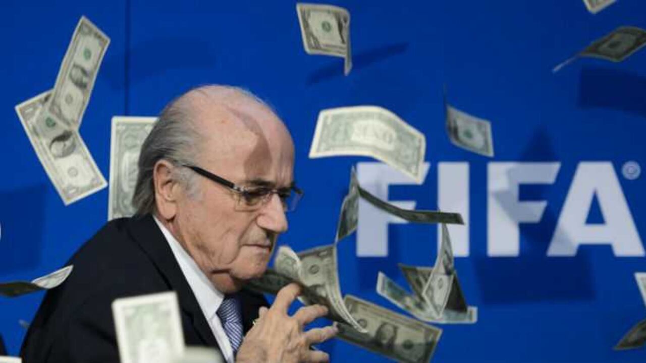 Joseph Blatter fue humillado por el humorista Lee Nelson.