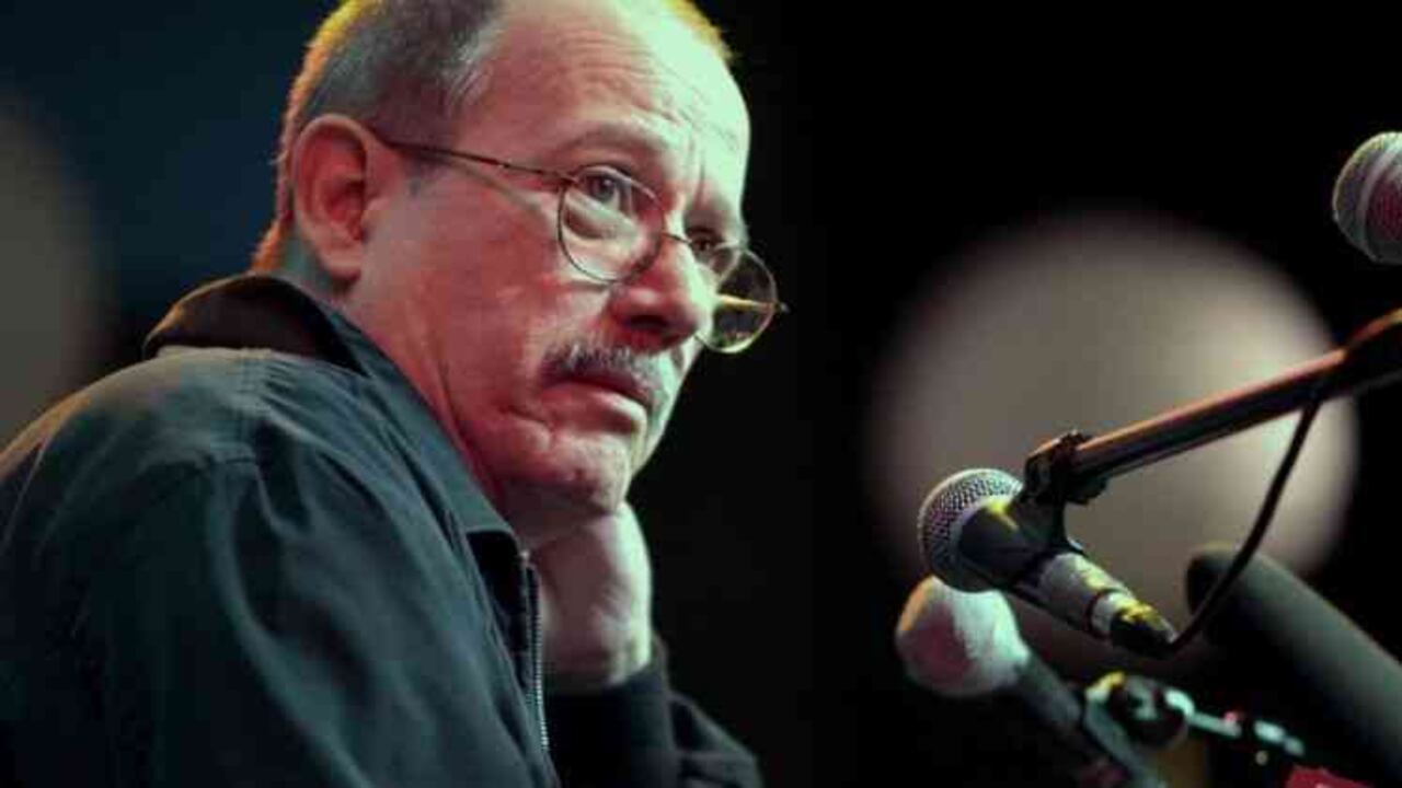 Silvio Rodríguez tiene 18 álbumes de estudio, cinco álbumes en vivo y cuatro álbumes compilatorios.