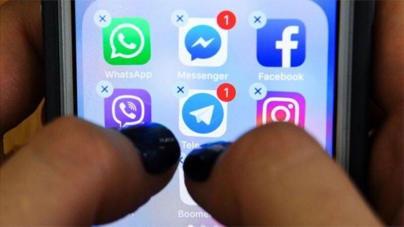 El tiempo que pasas usando las redes sociales es muy valioso para las empresas. Foto: AFP/BBC