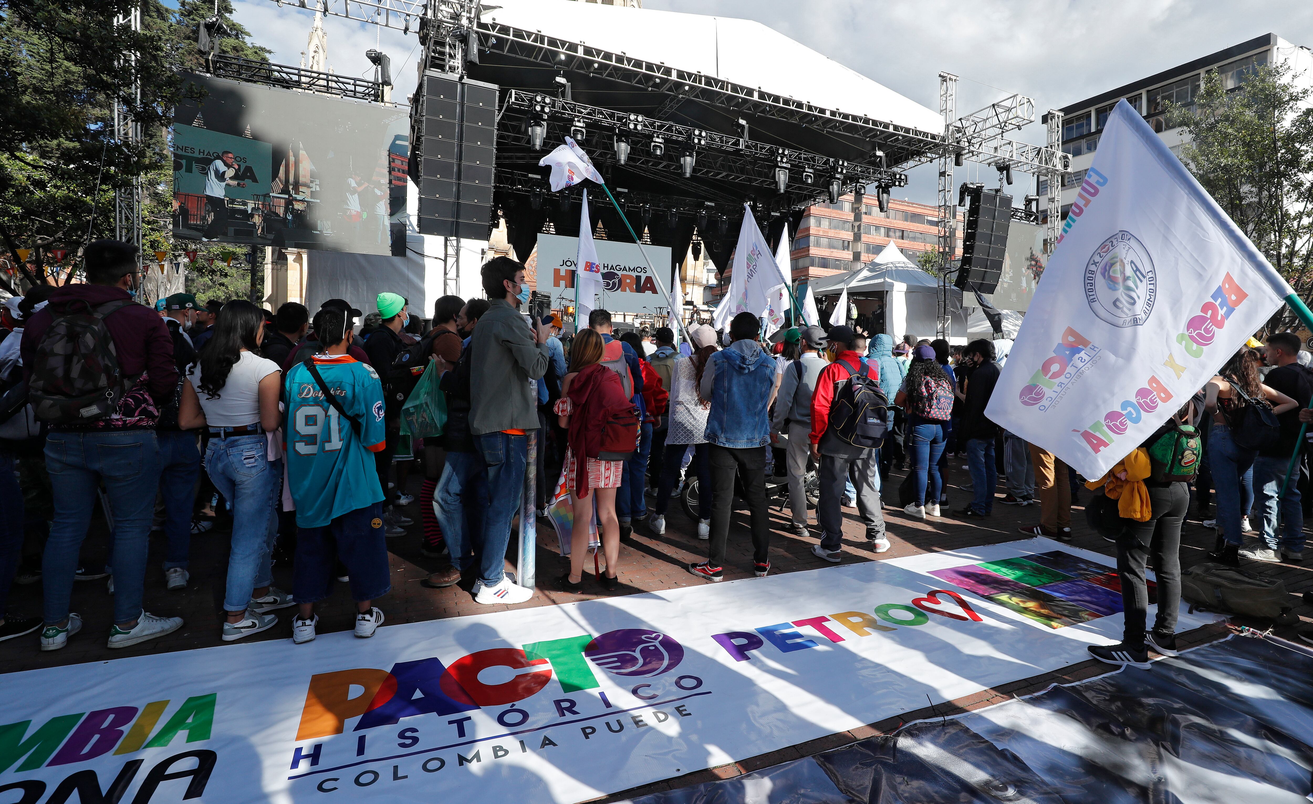 Gustavo Petro convocó en el parque de Lourdes en Chapinero a las juventudes en el Pacto Histórico con los partidos de izquierda
Bogotá octubre 2 del 2021
Foto Guillermo Torres / Semana
