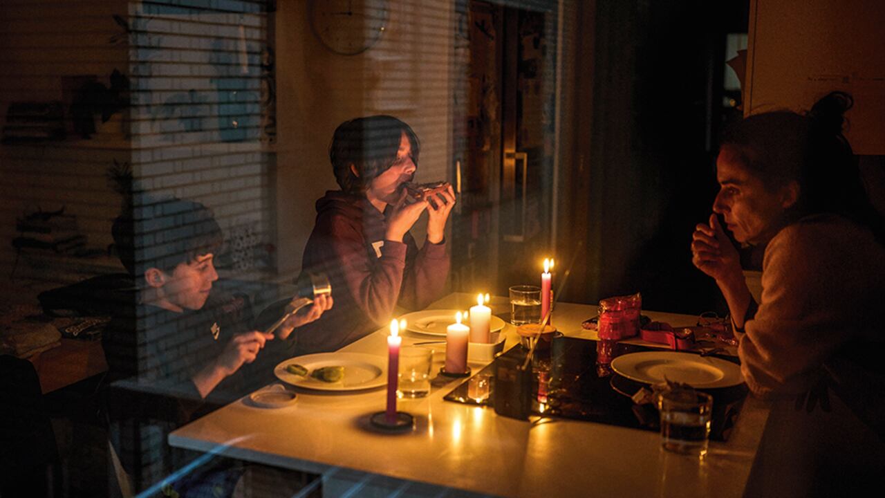 El apagón se debió a una falla en una red de alta tensión en Francia, según las autoridades.