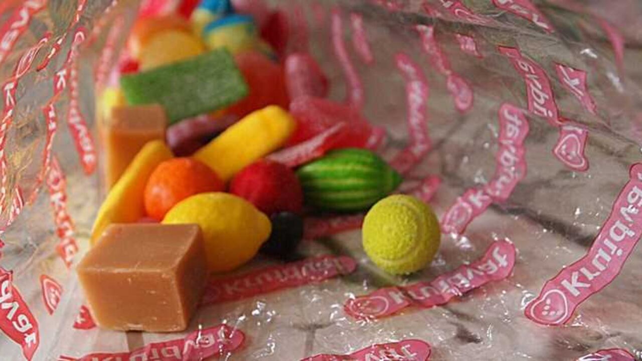 La Asociación Americana de Corazón recomienda consumir al máximo 100 calorías para mujeres y 150 calorías para hombres.