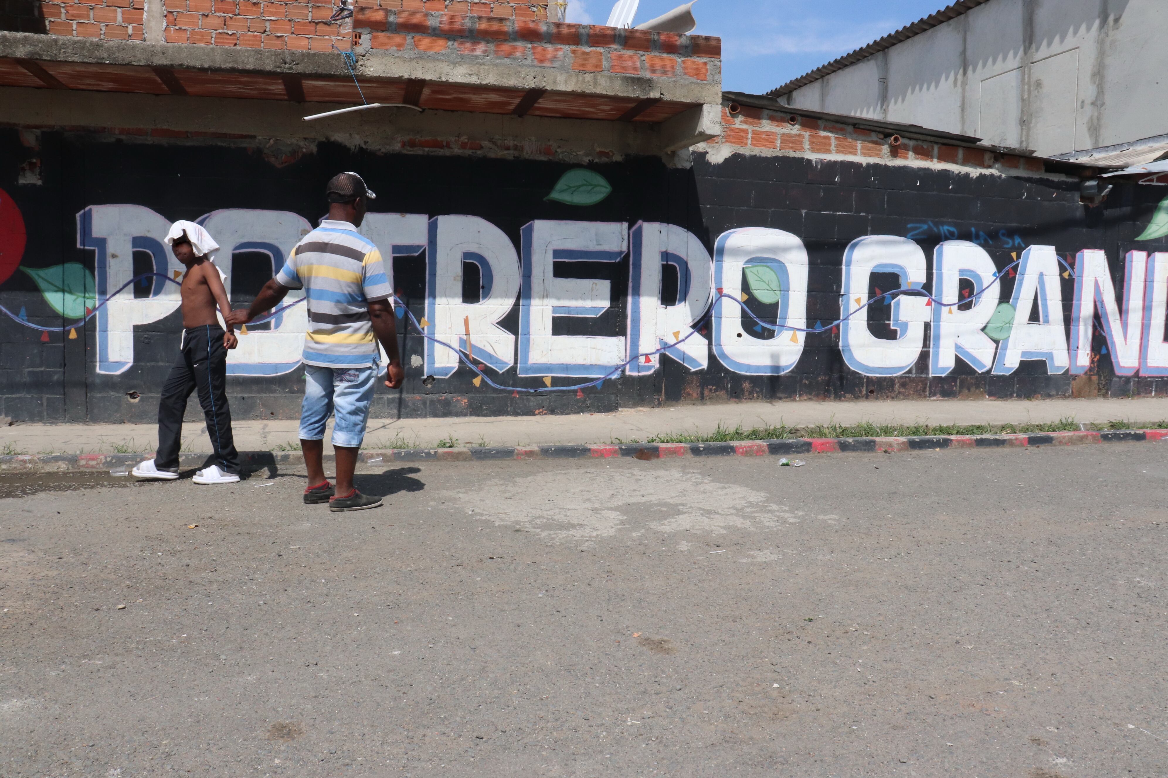 Familias de los colombianos detenidos en Ecuador por el asesinato del candidato presidencial Fernando Villavicencio dicen que no tienen ningún contacto con ellos ni ningún tipo de asistencia legal por parte del gobierno colombiano. Varios de estos jóvenes salieron del distrito de Aguablanca en busca de oportunidades en el vecino país. fotos Bernardo Peña sep 21 de 2023.