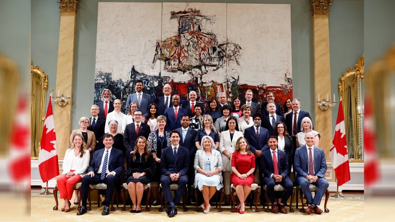 El primer ministro de Canadá, Justin Trudeau, reorganizó su gabinete para centrarse en la economía.