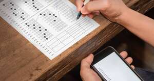 Hace poco más de un mes, el gobierno de Argelia ordenó bloquear el acceso a internet durante cinco días para evitar que los alumnos hicieran trampa en un examen de conocimiento nacional.