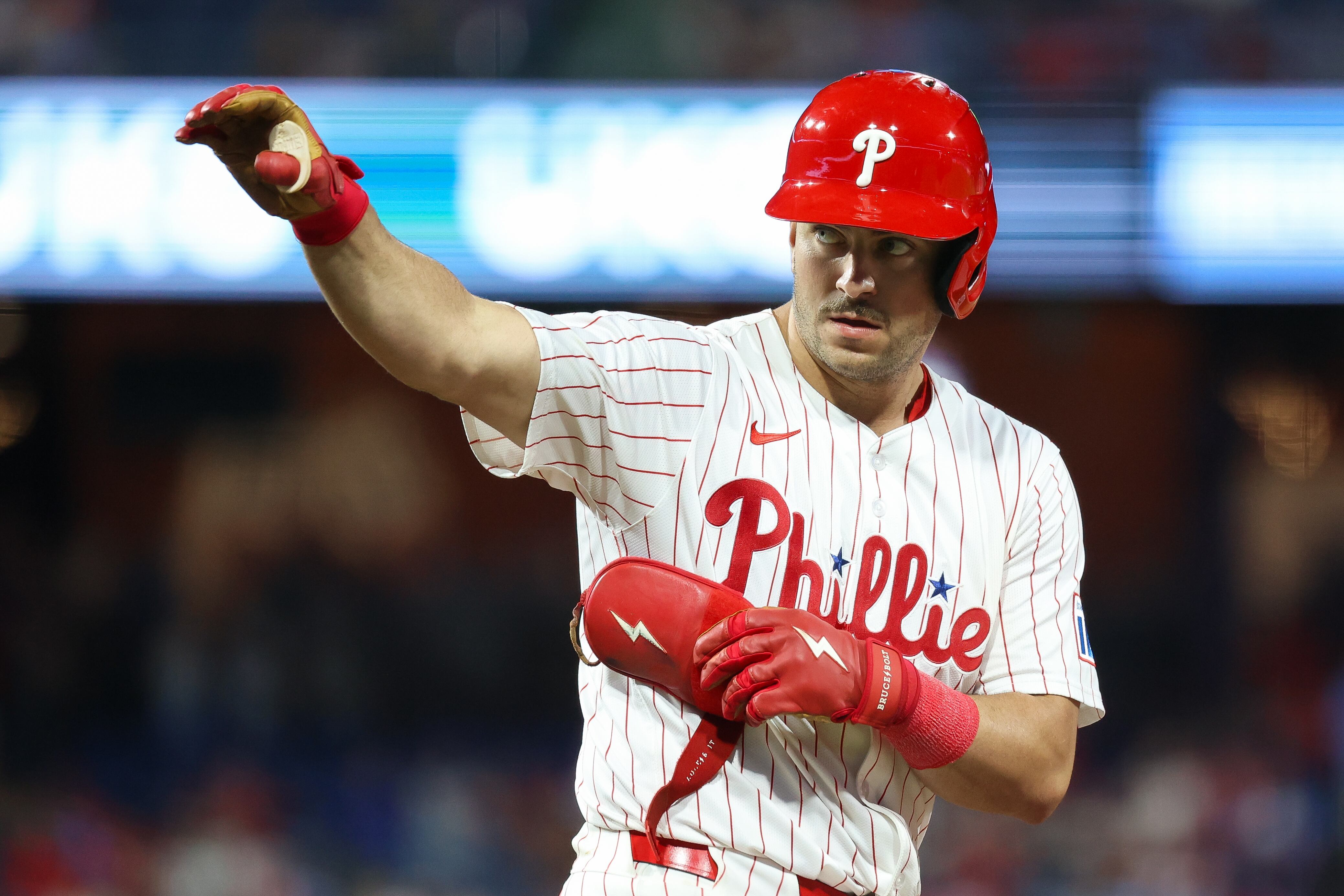 PHILADELPHIA, PENNSYLVANIA - SEPTEMBER 10: Otto Kemp #4 of the Philadelphia Phillies waves after reaching first base on a single to right field during the eighth inning against the New York Mets at Citizens Bank Park on September 10, 2025 in Philadelphia, Pennsylvania. (Photo by Isaiah Vazquez/Getty Images)