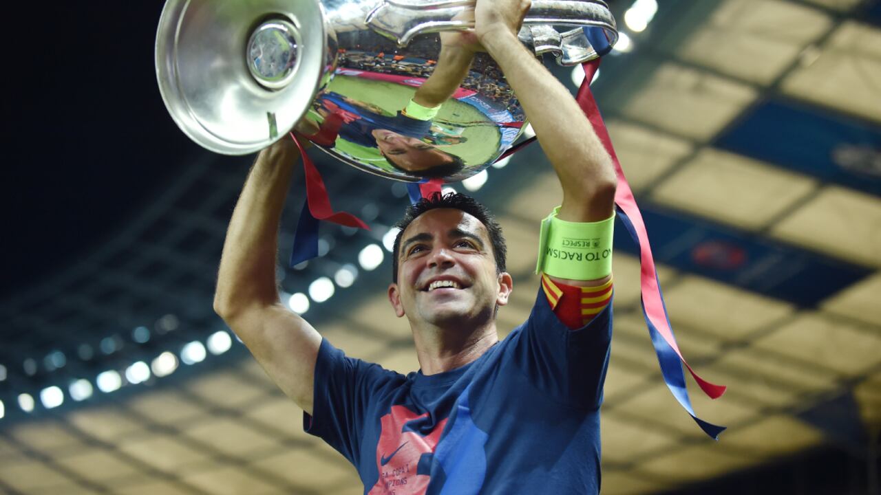 (GERMANY OUT) FUSSBALL CHAMPIONS LEAGUE FINALE SAISON 2014/2015 Juventus Turin - FC Barcelona JUBEL CHL Sieger 2015 FC Barcelona: Xavi Hernandez mit Pokal (Photo by Pressefoto Ulmer\ullstein bild vía Getty Images)