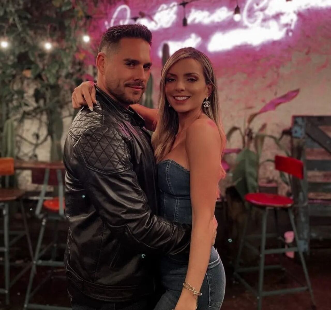 La forma en que Sebastián Caicedo entabló relación con su nueva novia ha generado sospechas y cuestionamientos sobre la autenticidad de su romance.