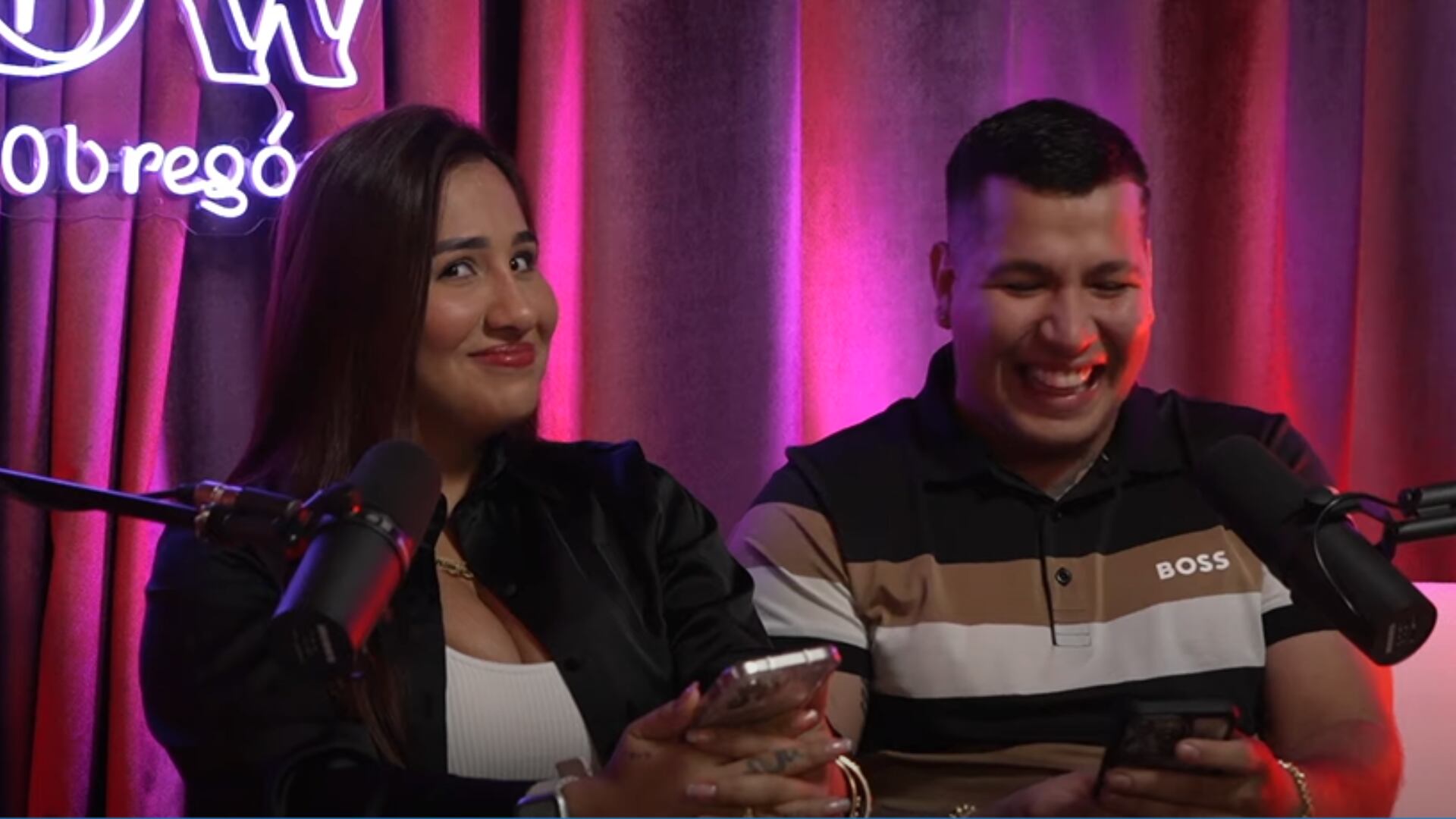 Durante la entrevista ambos reían mientras contaban las presuntas experiencias de abuso.