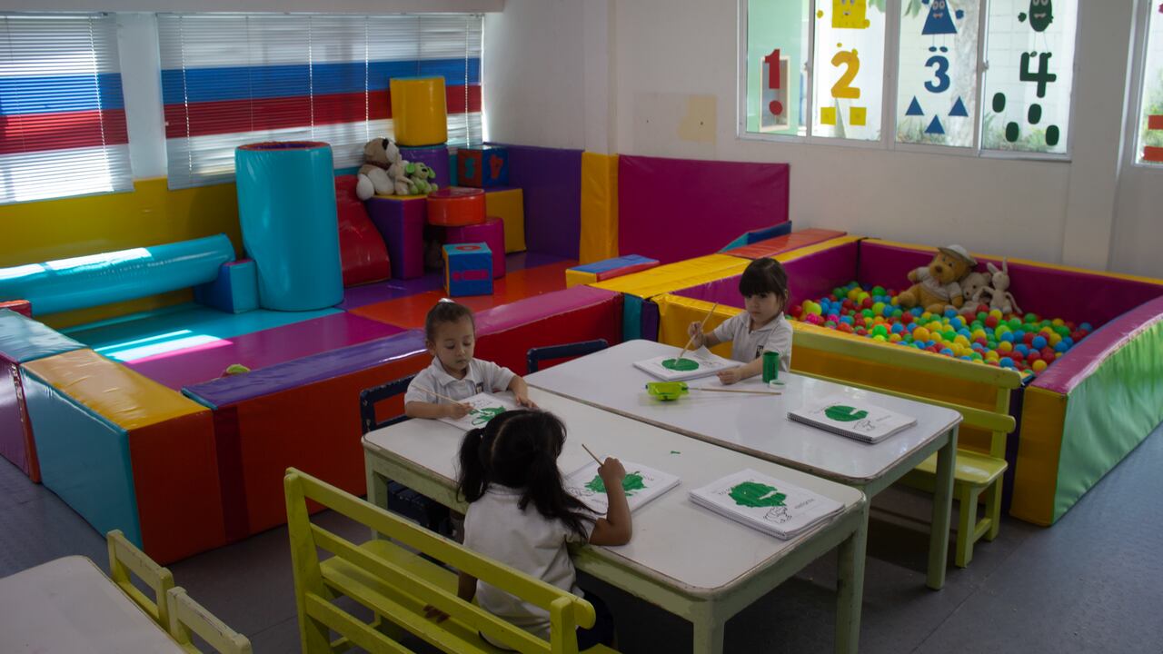 Gracias a que la formación empieza desde preescolar y va hasta el grado 11, los docentes pueden articular las áreas de enseñanza de forma transversal y vertical.
