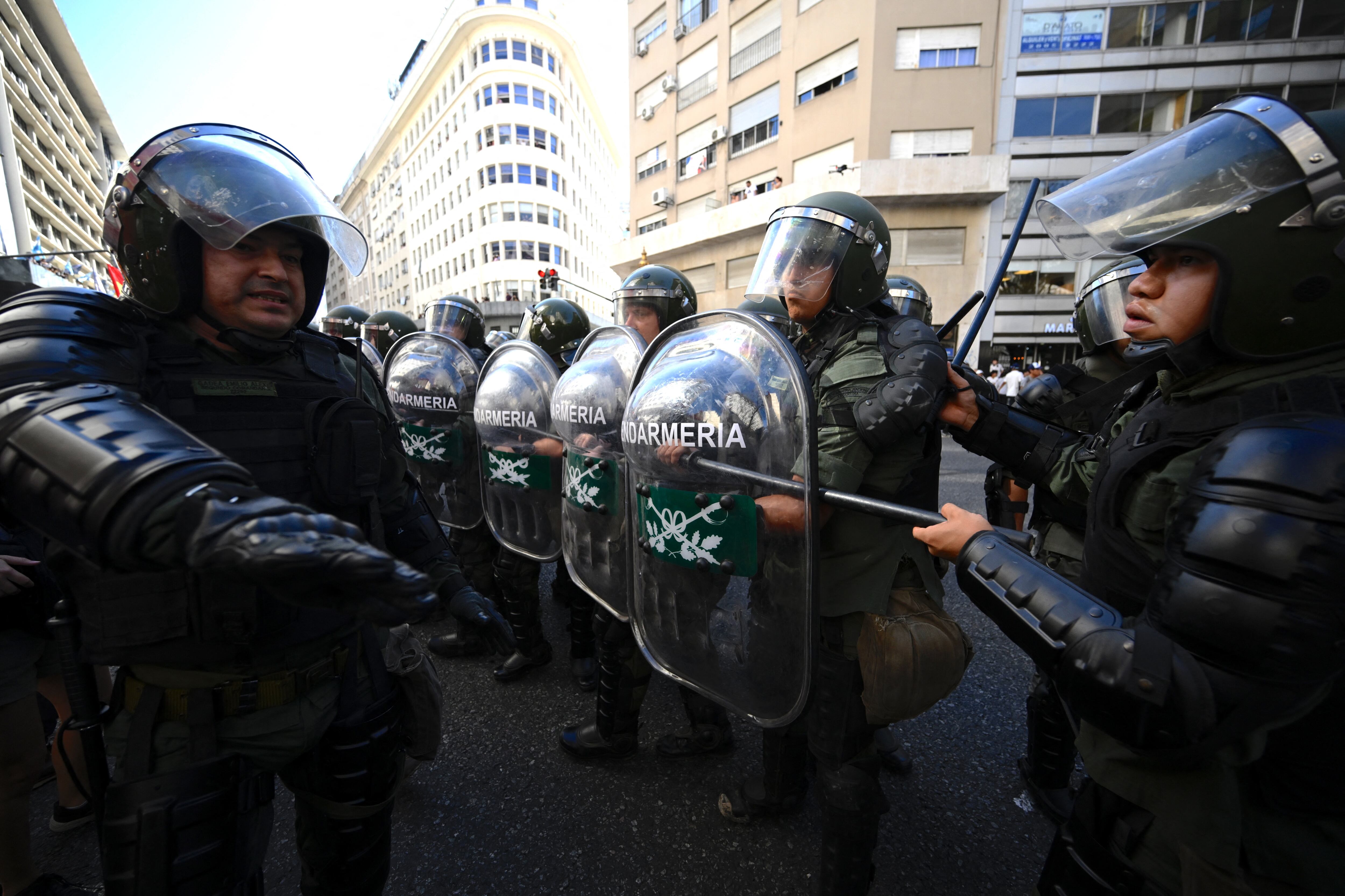 Varios grupos de izquierda se tomaron las calles para protestar.