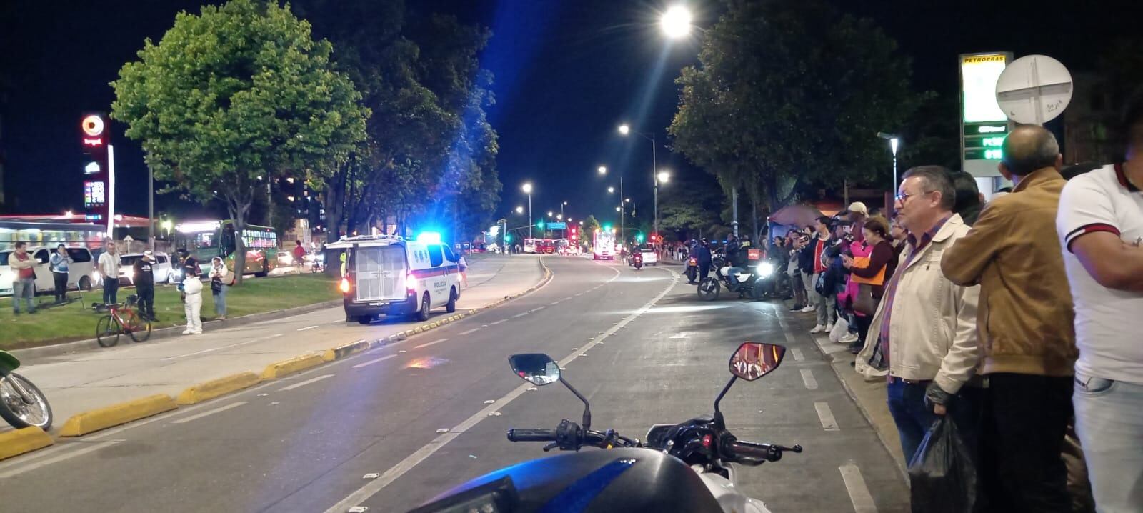 Las unidades de criminalística realizaron el levantamiento del cadáver.