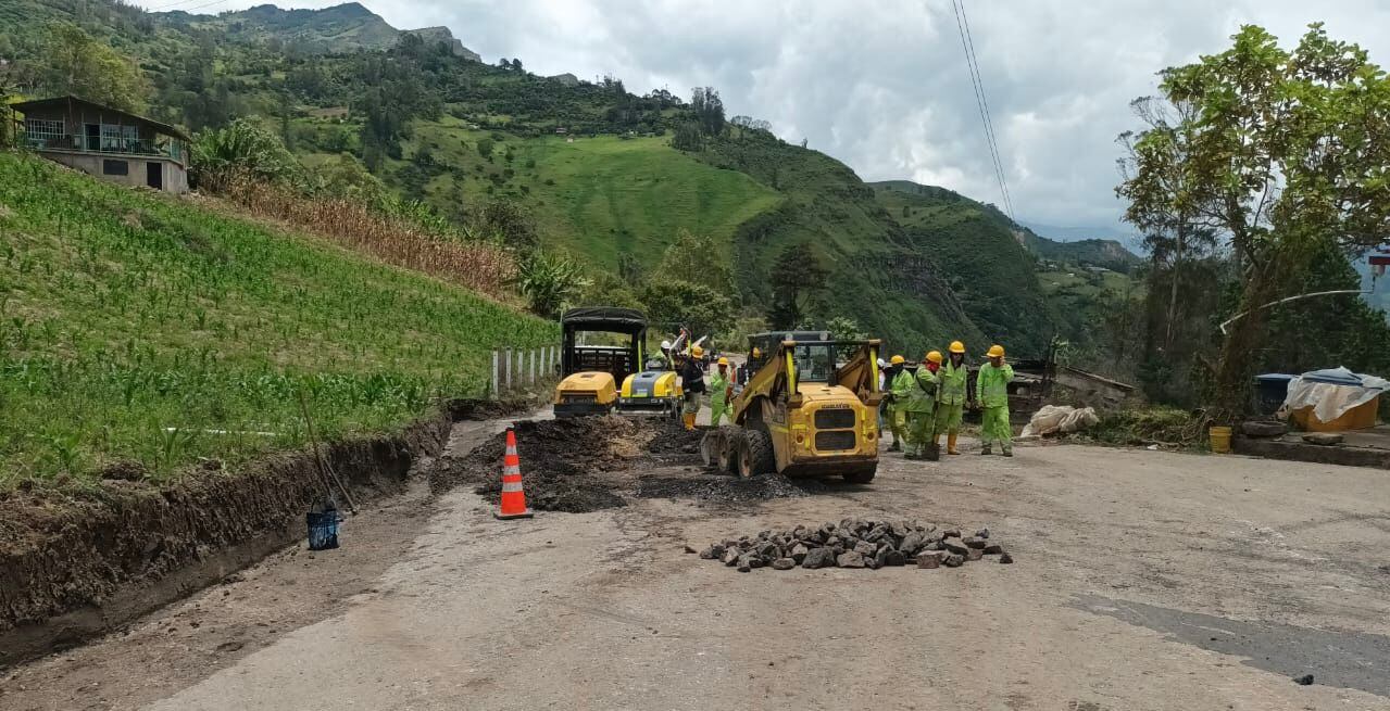 Así avanzan los trabajos de adecuación de carreteable de la vía antigua entre el k18+340 y el k18+980 para la conformación de la variante. Foto: ANI / El País.