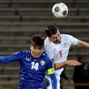 Selección de Irán en su duelo ante Uzbekistán