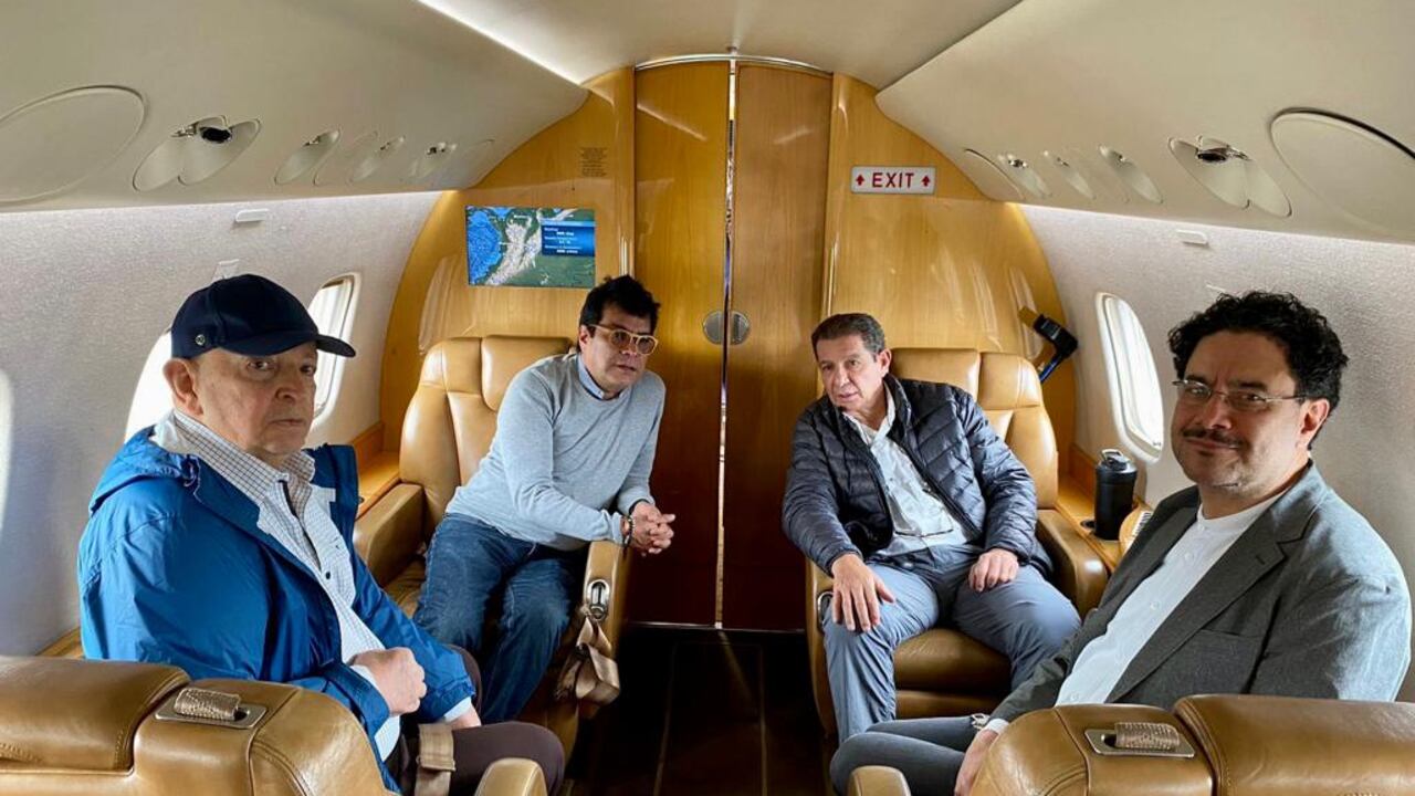 Otty Patiño; Danilo Rueda; Iván Cepeda y José Félix Lafaurie camino a Caracas (Venezuela).