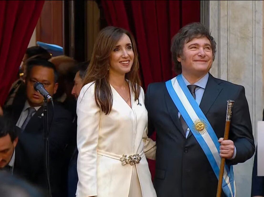 Javier Milei juró junto con la nueva vicepresidenta Victoria Villaruel.