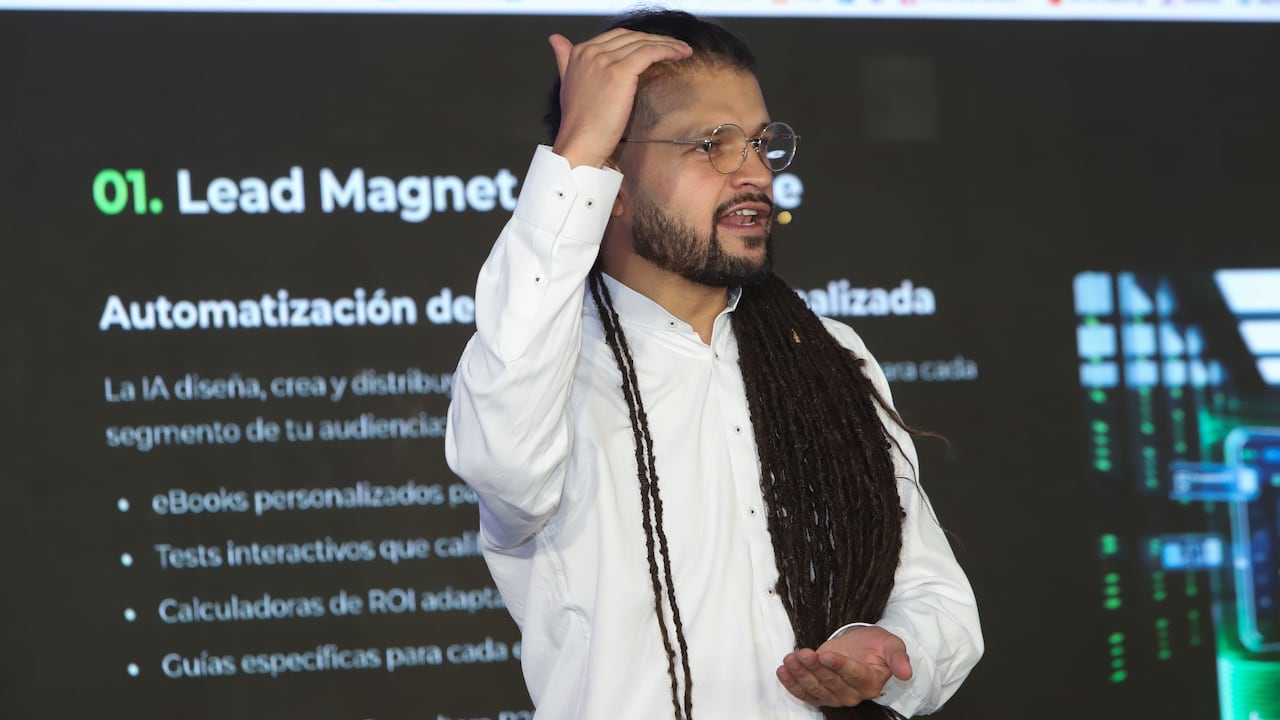 Jef Riveros, estratega digital, aseguró que las empresas que no entren en la IA van a ser, muy pronto, anticuadas y poco eficientes.