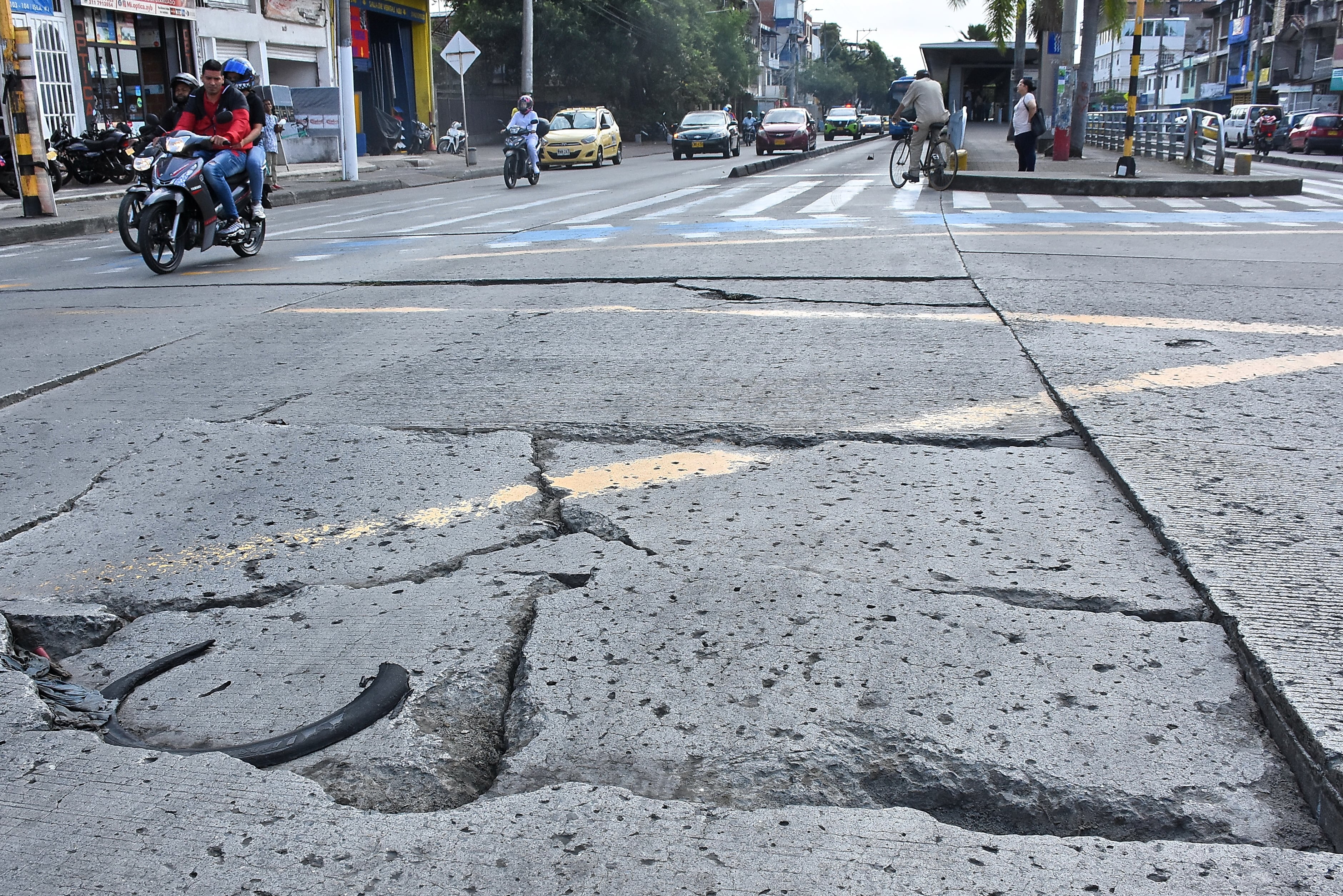 País Denuncia, Grietas en vía del MIO y Abandono Parque Los Álamos.