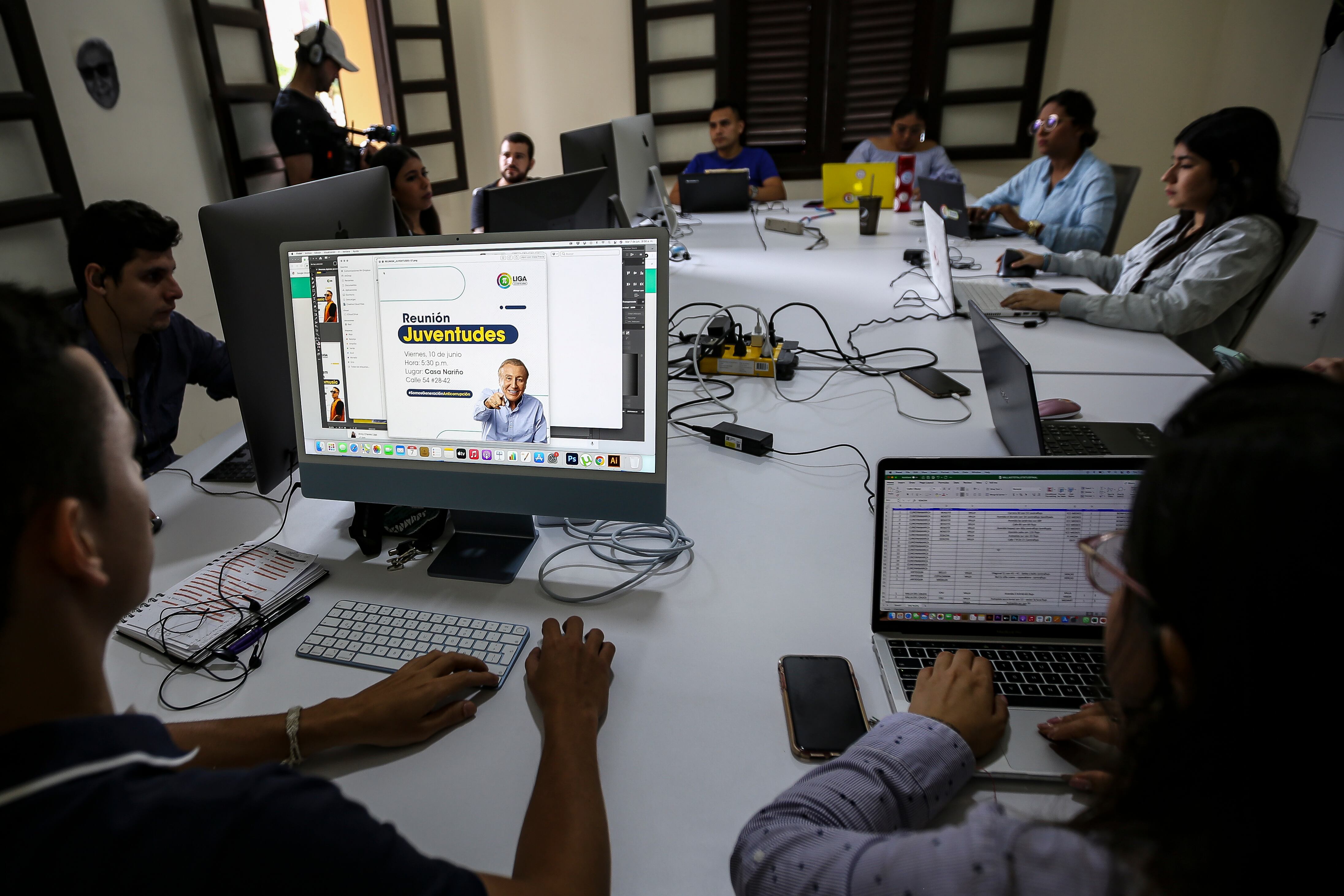 Sede Campaña Rodolfo Hernández equipo de redes