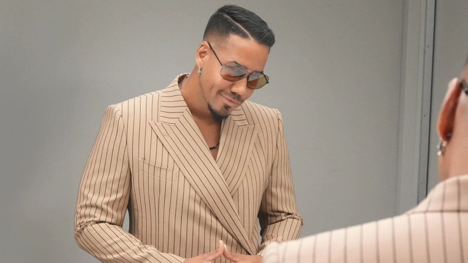 Fanática le pidió un beso a Romeo Santos en pleno show y el cantante tuvo inesperada reacción, ¿cumplió su deseo?
