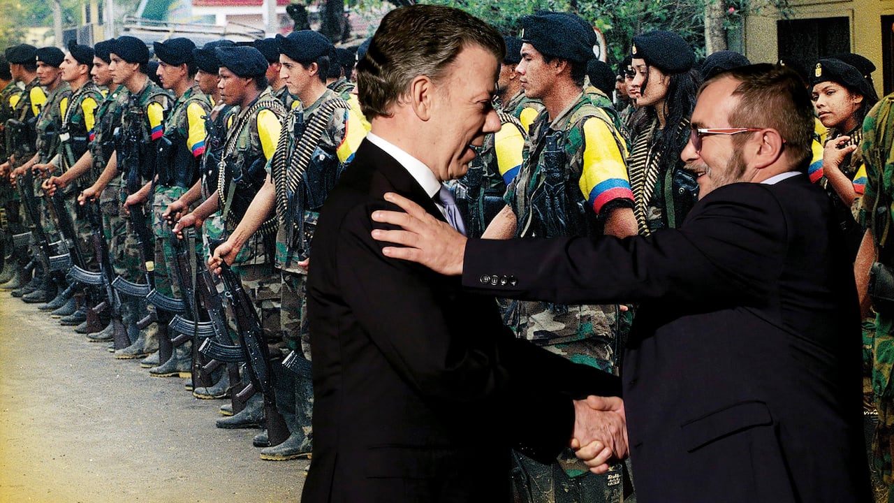 El desorden, las falencias y los pocos soportes fueron factores constantes en los hallazgos de auditoría del organismo de control fiscal al revisar las cuentas y líneas de ejecución de los gastos del Fondo Colombia en Paz. Juan Manuel Santos y Rodrigo Londoño firmaron el acuerdo de paz.